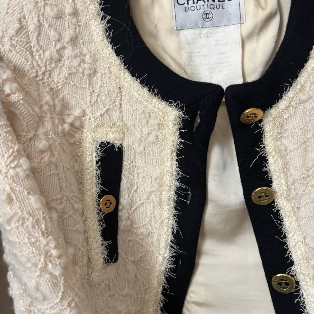 Chanel Women's Textured Cream and Black Blazer - Picture 3 of 11